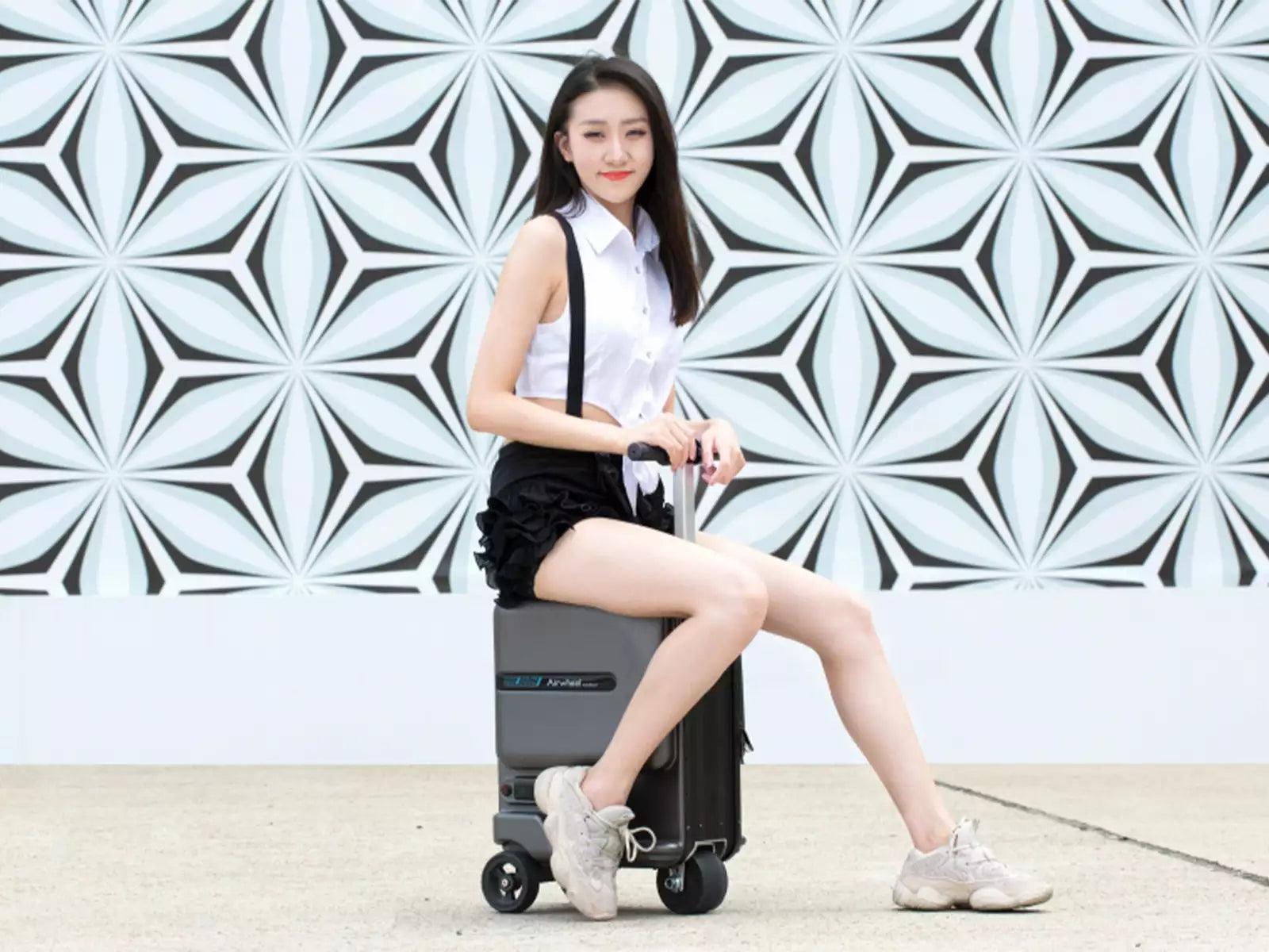 ride the Airwheel Robot SE3MiniT